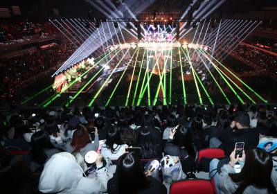 [포토]K팝 무대 관람하는 관객들