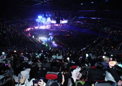 [포토]K팝 무대 응원봉과 함께~