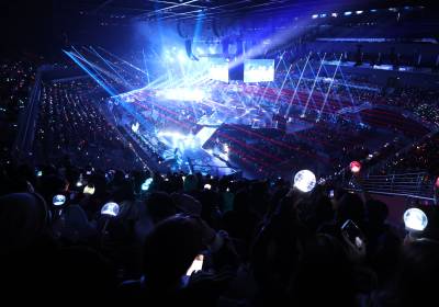 [포토]응원봉 들고 관람하는 관객들