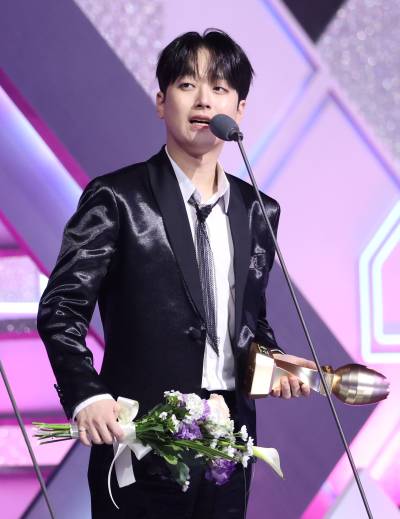 이찬원, KGMA 베스트 어덜트 컨템포러리 ‘2관왕’