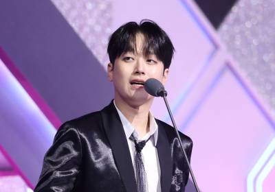 [포토] 수상 소감 전하는 가수 이찬원