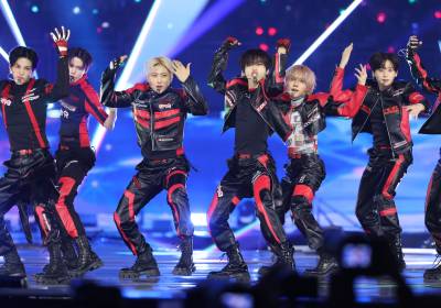 [포토] 크래비티, 에너지 넘치는 무대