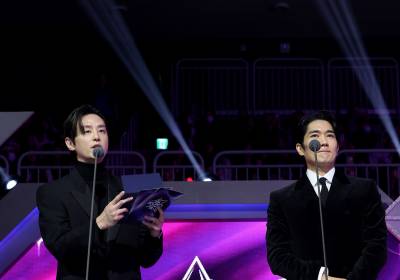 [포토]권율 엄태구, 저희가 발표할 아티스트는?