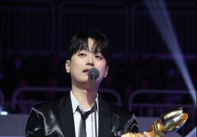 [포토]이찬원, 베스트아티스트상 수상소감 발표