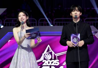 [포토]공승연 김요한, 베스트메모리상을 발표합니다