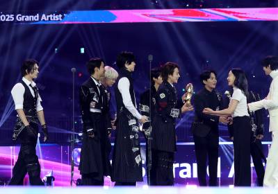 [포토]에이티즈, 2025 KGMA 아티스트상 수상