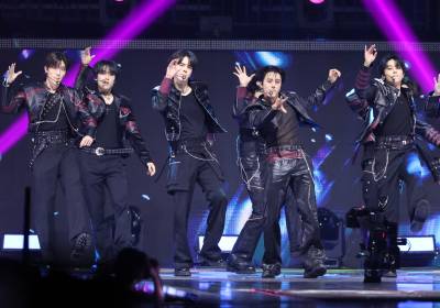 [포토] 더보이즈, 더비 향한 무대