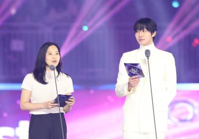 [포토] 곽혜은 대표, 안효섭과 시상자로