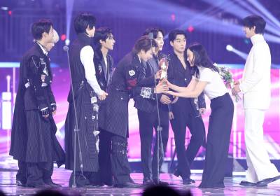 [포토] 곽혜은 대표, 에이티즈 축하해요