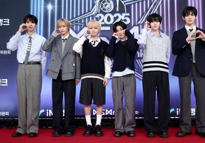 [포토]킥플립, 남친룩으로 등장한 미소년 그룹