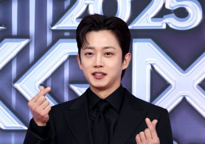 [포토]김민석, 카메라 앞은 언제나 어색해