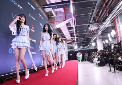 [포토]레드카펫 밟는 프로미스나인