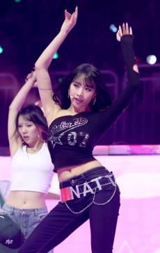 이효리도 좋아요… 나띠 ‘2025 KGMA’ 성공적인 ‘텐미닛’ 커버