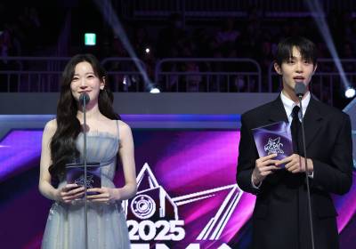 [포토]최윤지-김단, 첫 수상자를 발표합니다