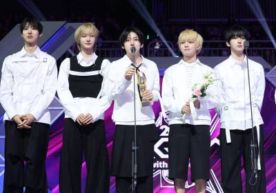 [포토]킥플립, IS라이징스타 수상