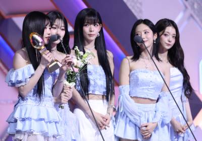 [포토] 프로미스나인, KGMA '베스트뮤직'상 수상