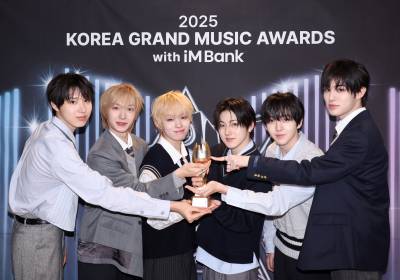 [포토]킥플립,'IS 라이징 스타 수상'