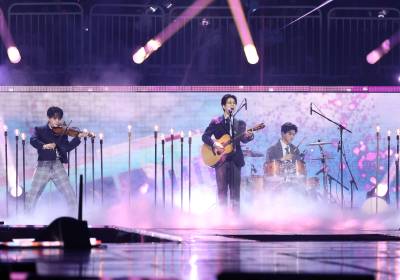 [포토] 루시, 무대에 흐르는 록 스피릿