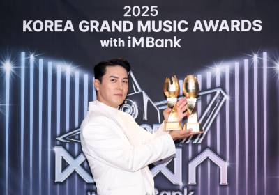 [포토]장민호,'KGMA트로피2개와 함께'