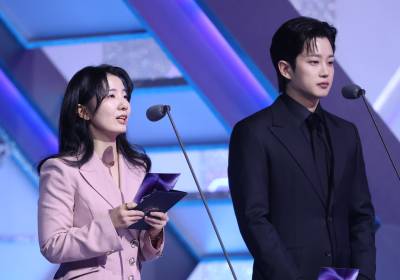 [포토] 시상자로 나선 김미희 빅크 대표와 배우 김민석