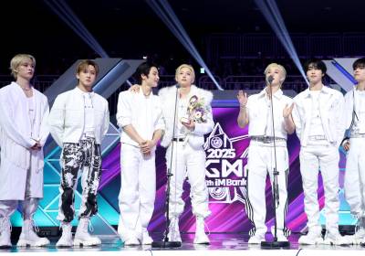 [포토]스트레이키즈, 베스트뮤직상 수상