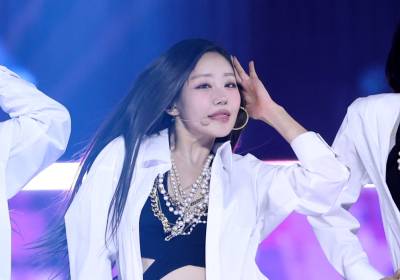 [포토] 키스오브라이프 쥴리, 섹시한 라인