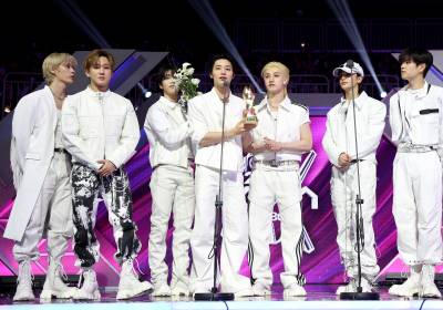 [포토]스트레이키즈, 뮤직데이 최고인기상 수상