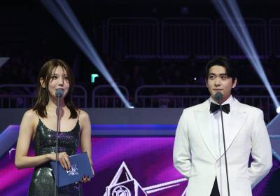 [포토]최수영 강태오, 베스트보컬상을 소개할까요?