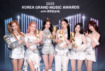 1년 내내 압도적…아이브, 완성형 걸그룹 그 이상이 되다 [줌인]