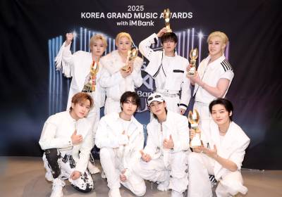 [포토]'5관왕'스트레이키즈,'스테이 감사해요!'