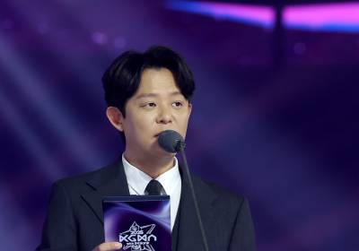 [포토]토니안, 어느덧 대선배 시상자로