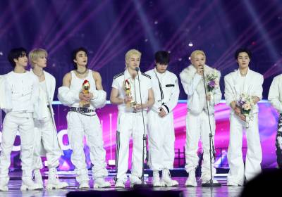 [포토]스트레이키즈, 2025그랜드레코드 수상으로 5관왕