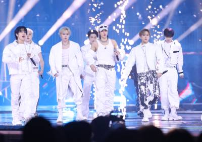 [포토] 스트레이 키즈, 화이트도 카리스마로 소화