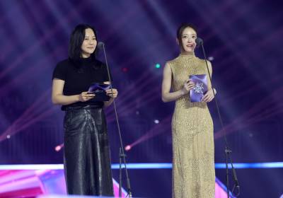 [포토]곽혜은 대표-이세영, KGMA 영예의 수상자는?