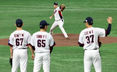 프로 데뷔 시즌에 한일전 선발 등판...정우주, PO 4차전 쾌투 재연할까