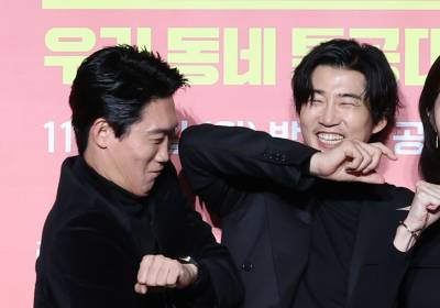 [포토] 진선규-윤계상, 포토타임에서도 느껴지는 케미