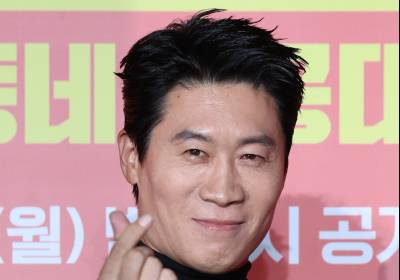 [포토] 진선규, 장난기 가득한 손가락 하트