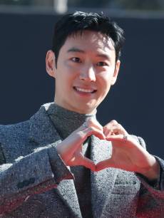 ‘호구’부터 ‘선생님’까지…이제훈, 부캐 플레이로 완성한 ‘모범택시3’의 맛 [줌인]