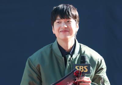 [포토] MC 유재필, 햇살에 비친 느낌 있는 남자