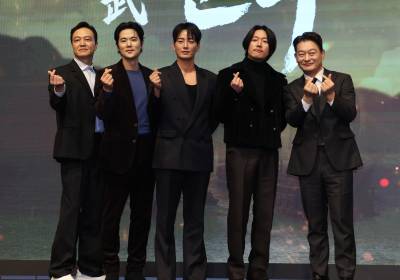 [포토] '문무', 손가락 하트 받으세요