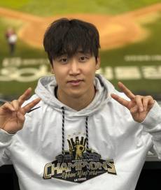 고작 328⅔이닝 핫코너 지켰는데, 수비상 2위...LG '슈퍼 백업'의 가치 [IS 피플]