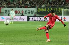 PK 실축, 골대 강타...우여곡절 끝 가나전 신승