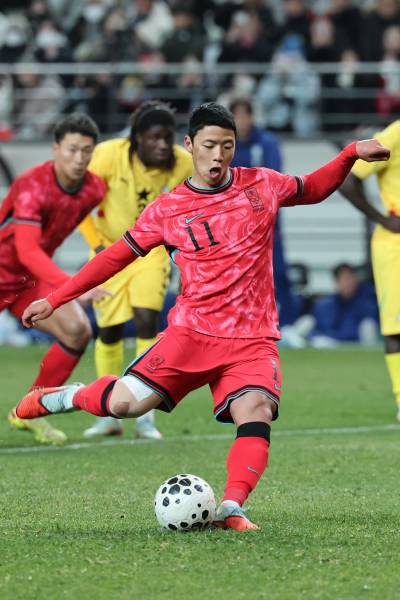 위태로운 황희찬…감독 데뷔전부터 베스트11 제외 전망, 험난해질 주전 경쟁