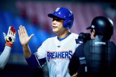 '최강야구' 1호 홈런 터졌다...주인공 다름 아닌 '이 선수'