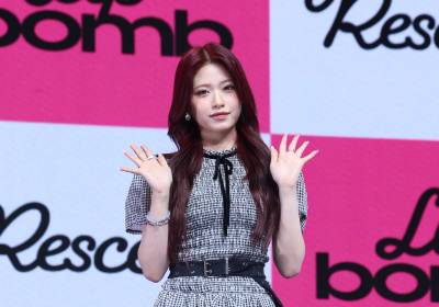 [포토] 리센느 제나, 막내의 수줍은 손인사