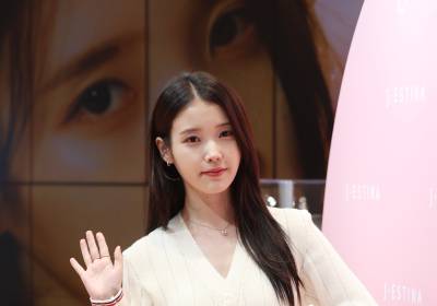 [포토] 아이유, 여러분 반가워요