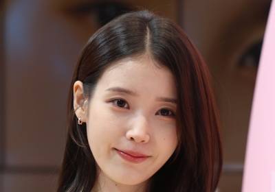 [포토] 아이유, 예쁘게 하트 공격!