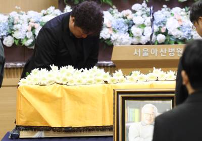 [포토] 故 이순재 영결식, 헌화하는 정준하