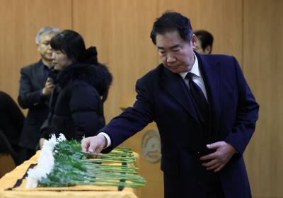 [포토] 영결식 헌화하는 박상원