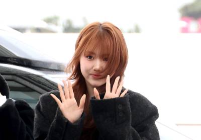 [포토]키라스 쿠루미, 수줍은 손인사